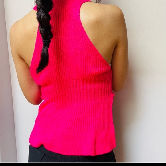 fashion nova pink halter knit top. Has some stretch. - Picture 3 of 6